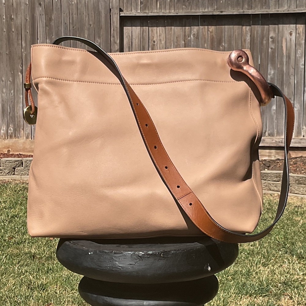 TOM FORD XL NEUTRAL HANDBAG GREAT CONDITION $250